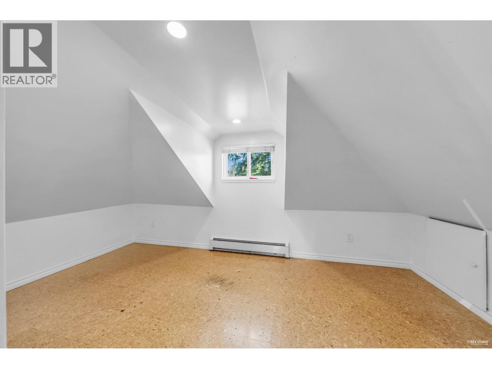 237 SANDRINGHAM AVENUE, New Westminster