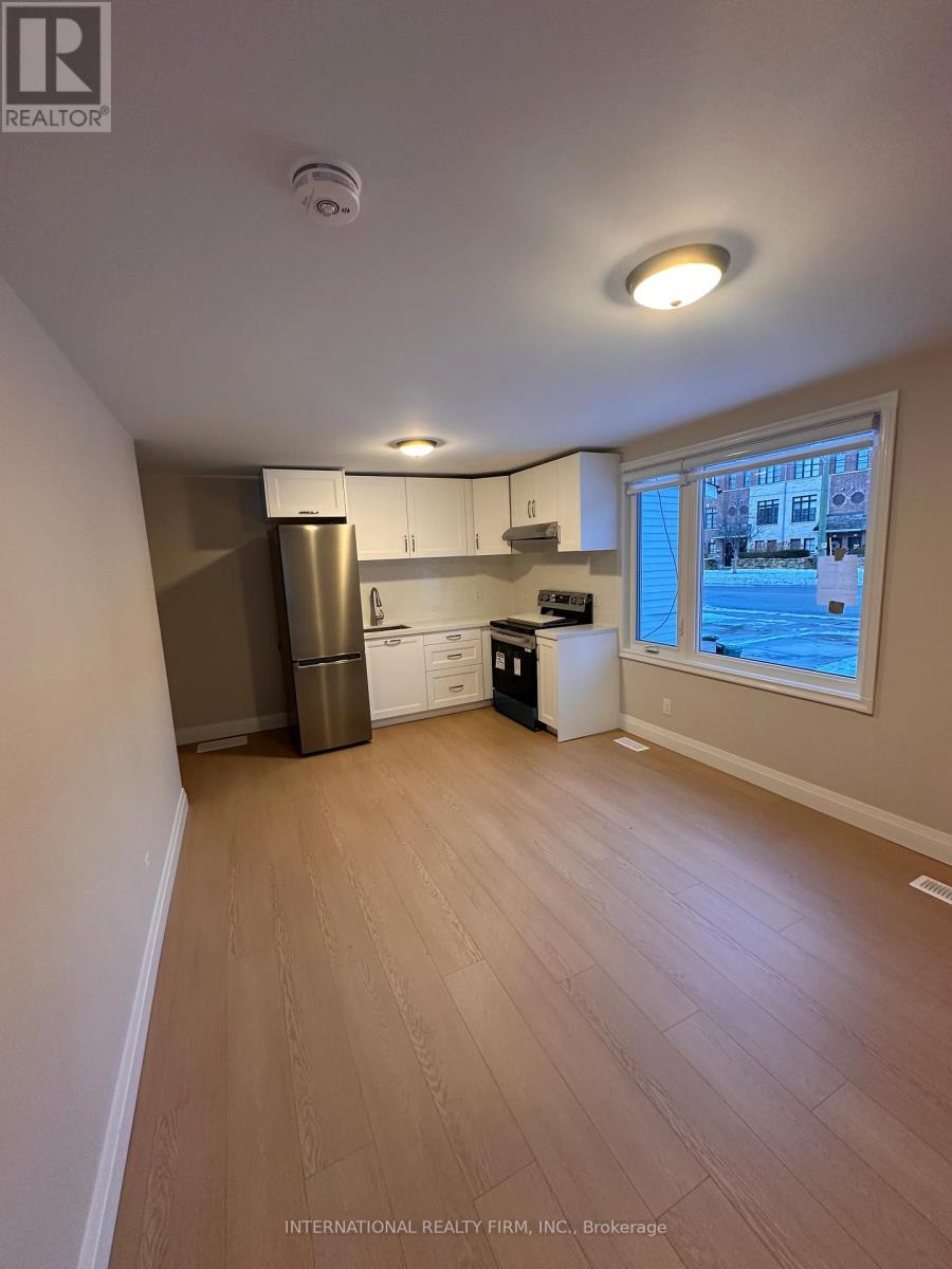 Listing photo of (FRONT) - 8326 KIPLING AVENUE