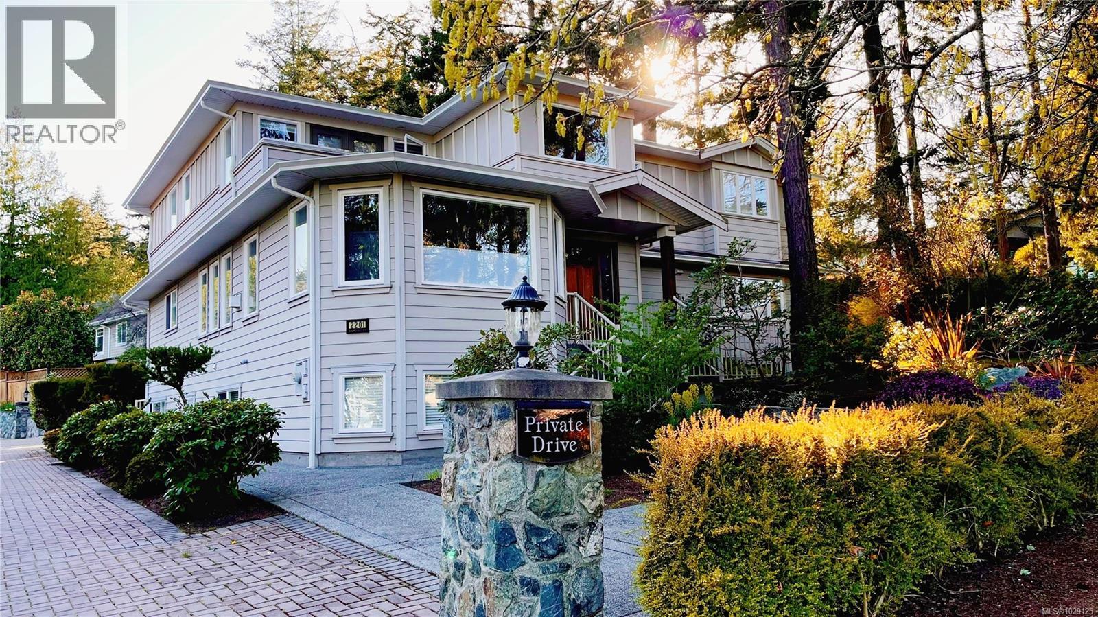  2201 ARBUTUS COVE Lane, Saanich