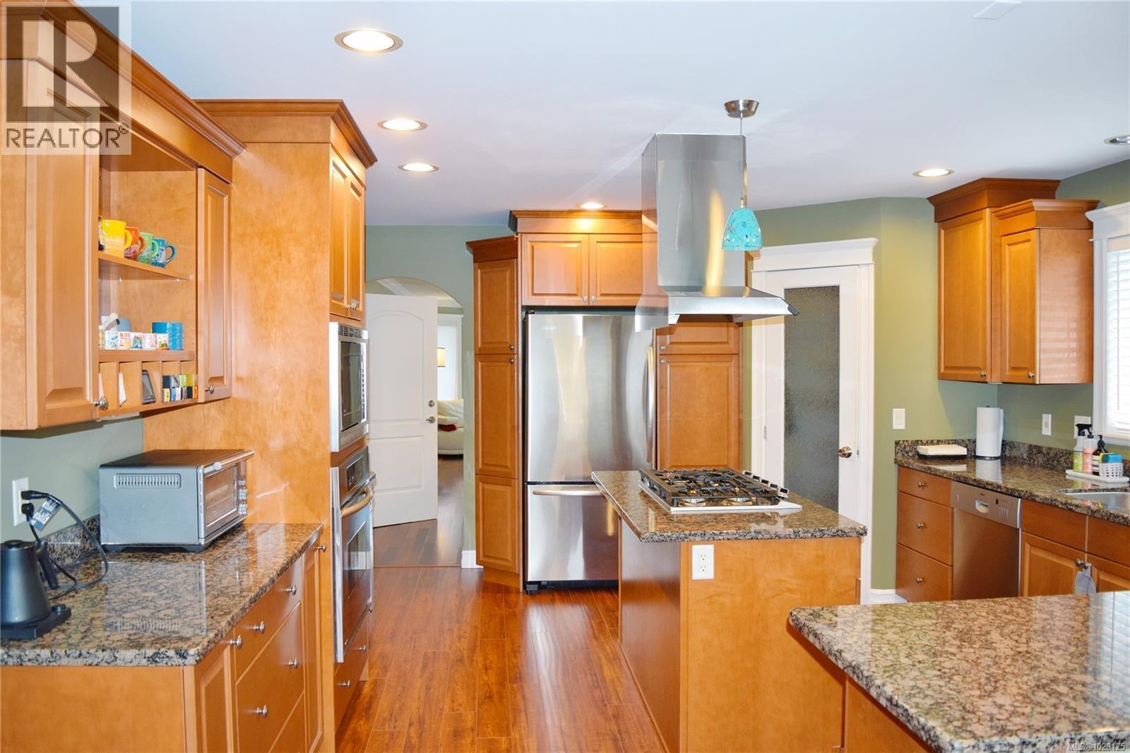  2201 ARBUTUS COVE Lane, Saanich