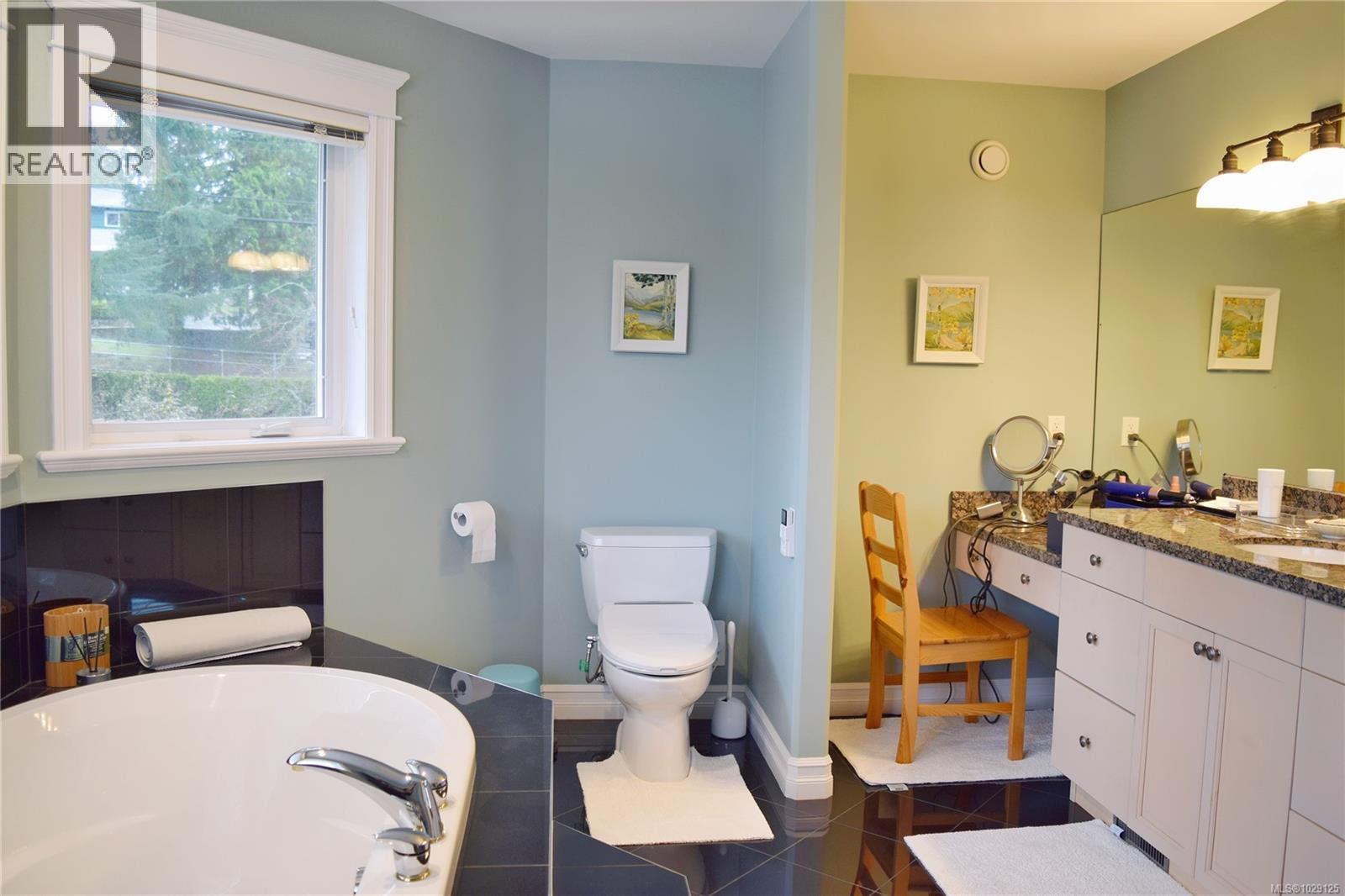  2201 ARBUTUS COVE Lane, Saanich