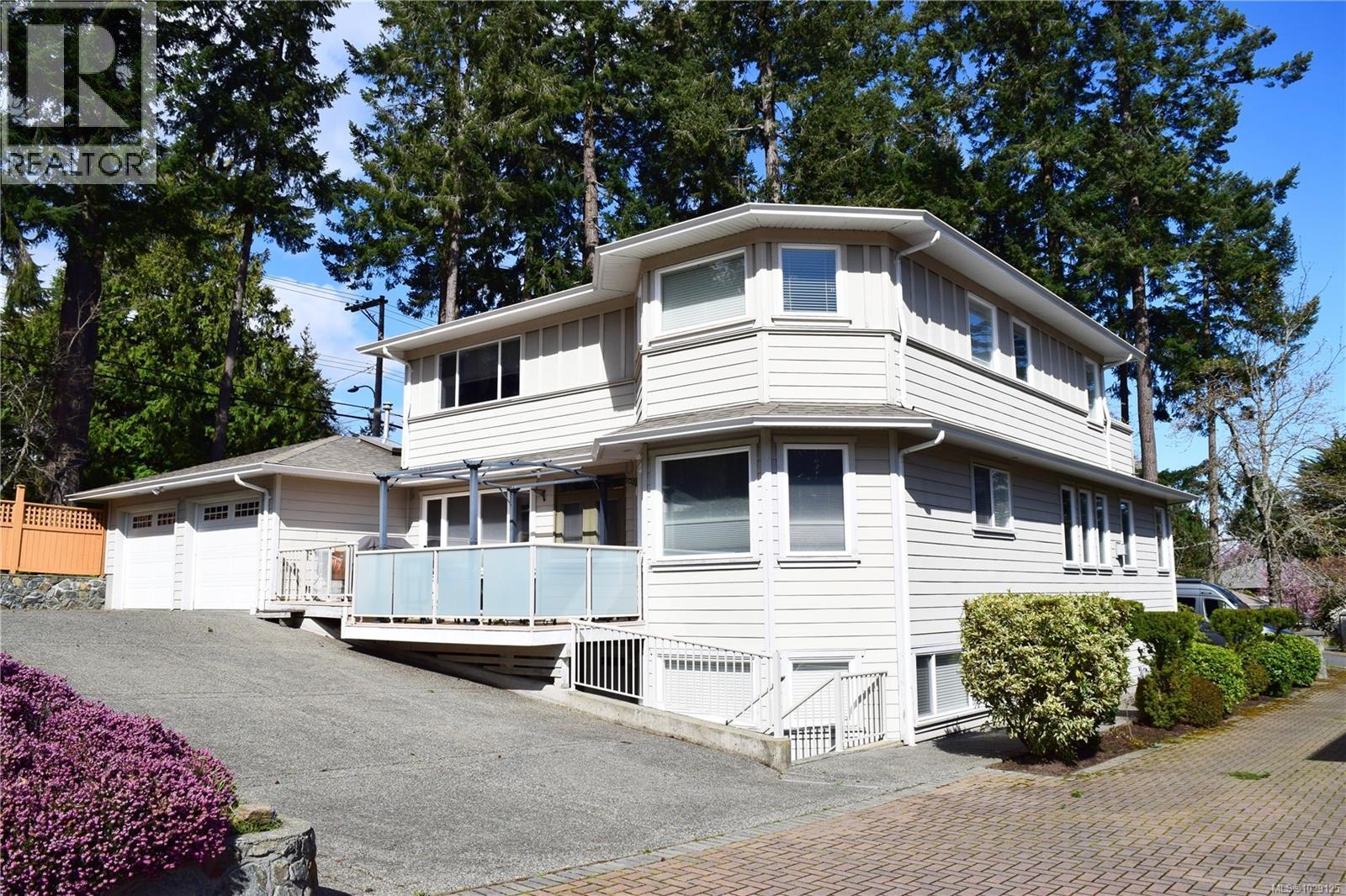  2201 ARBUTUS COVE Lane, Saanich