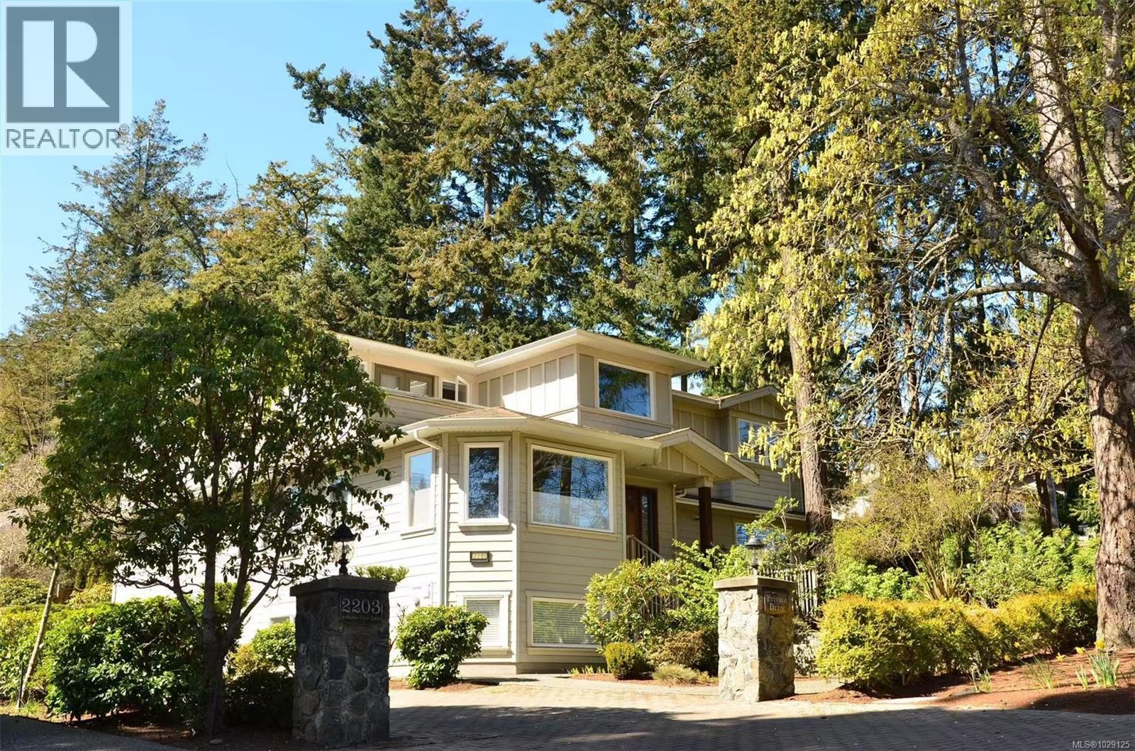  2201 ARBUTUS COVE Lane, Saanich