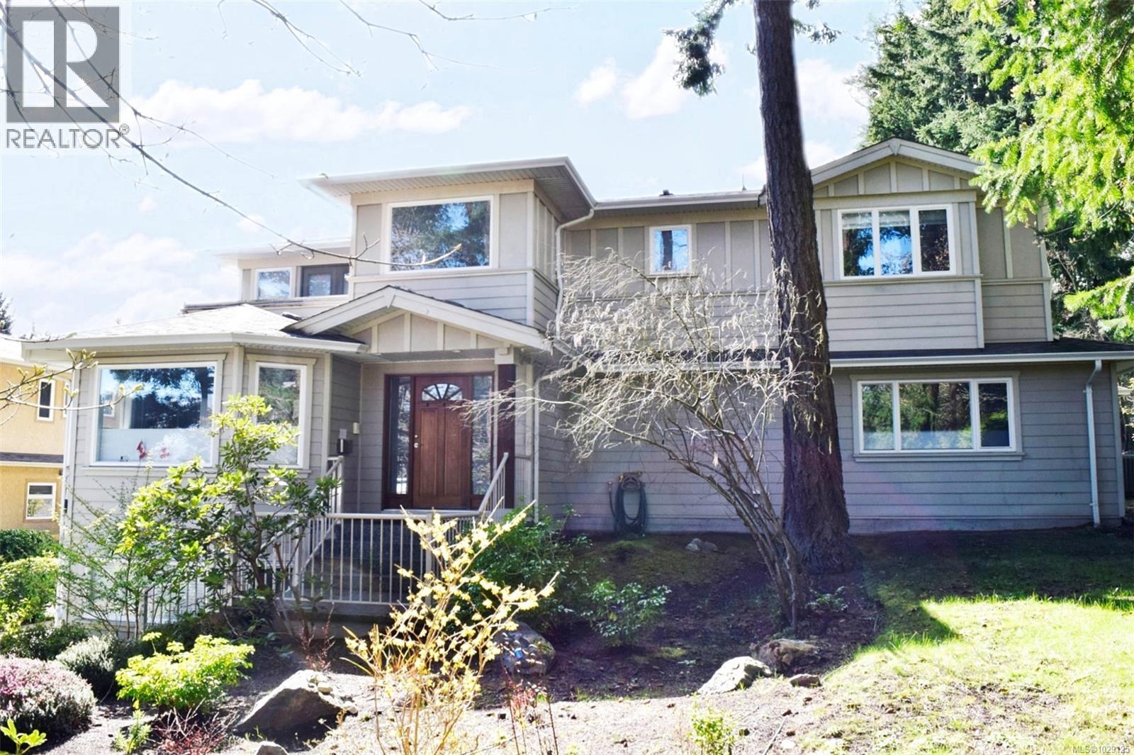  2201 ARBUTUS COVE Lane, Saanich