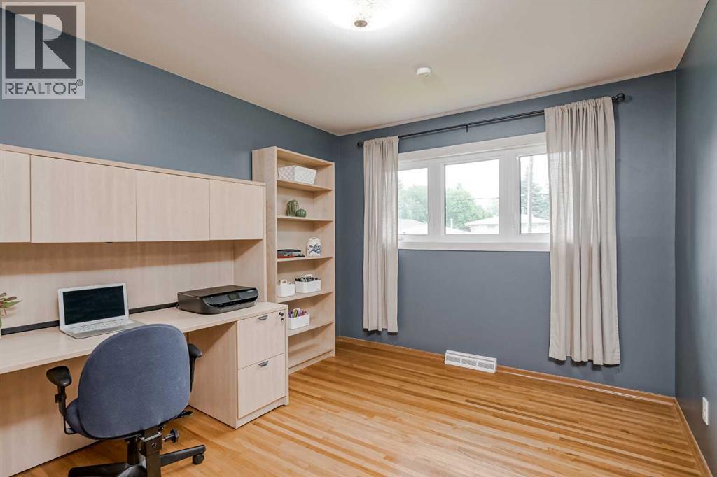 1204 18 STREET NE - 21