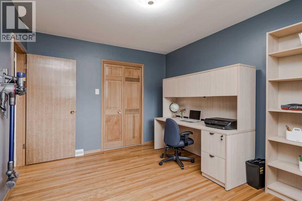 1204 18 STREET NE - 22
