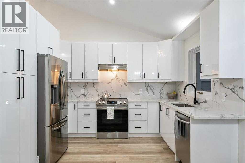 Single Family House for Sale in  Sandringham Close NW Sandstone Valley Calgary 