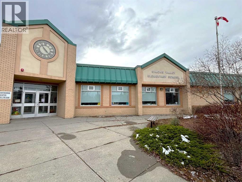 Single Family House for Sale in  Sandringham Close NW Sandstone Valley Calgary 