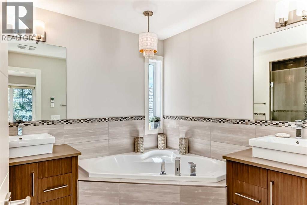 Single Family House for Sale in    Avenue NW Sunnyside Calgary 