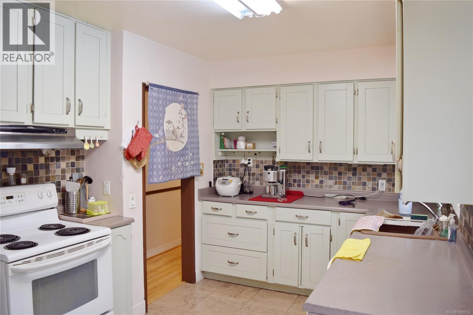 3803 MERRIMAN DR - 11