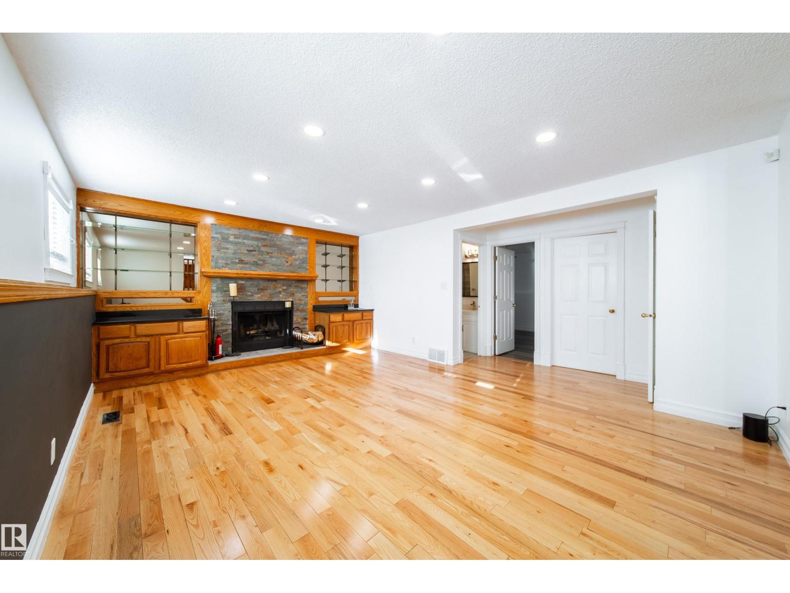 18007 57 AV NW - 31