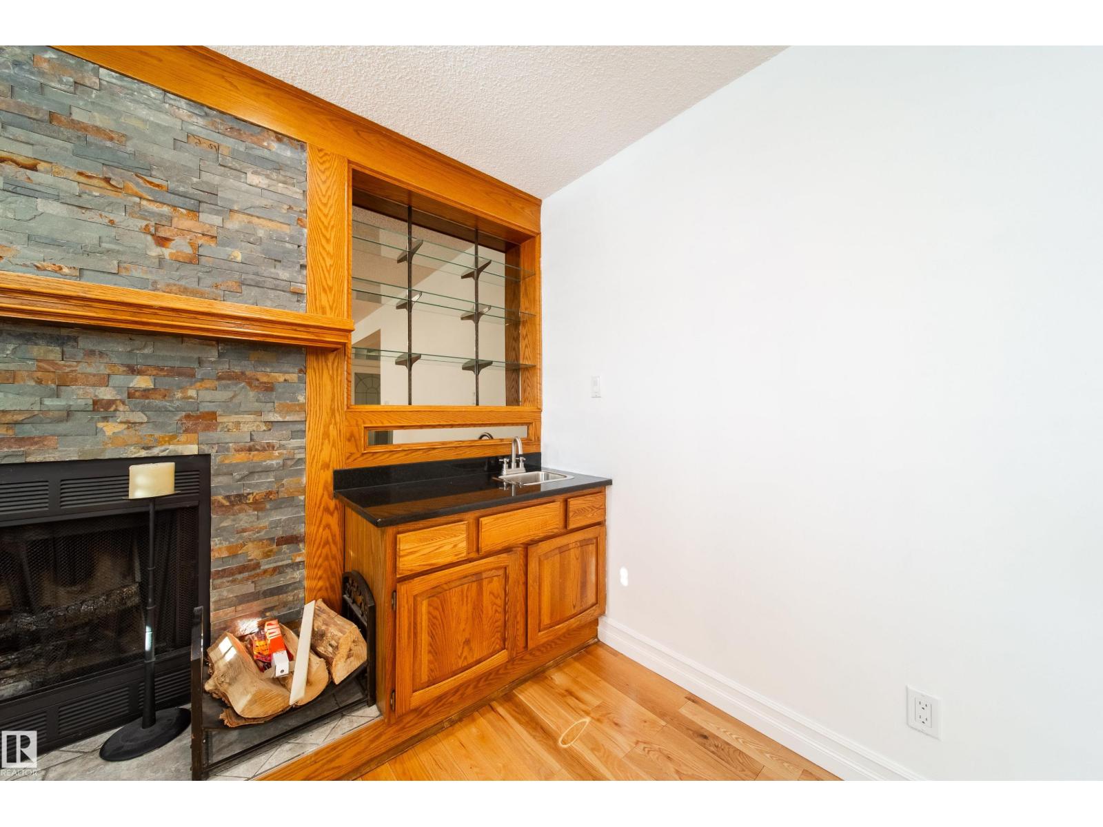 18007 57 AV NW - 32