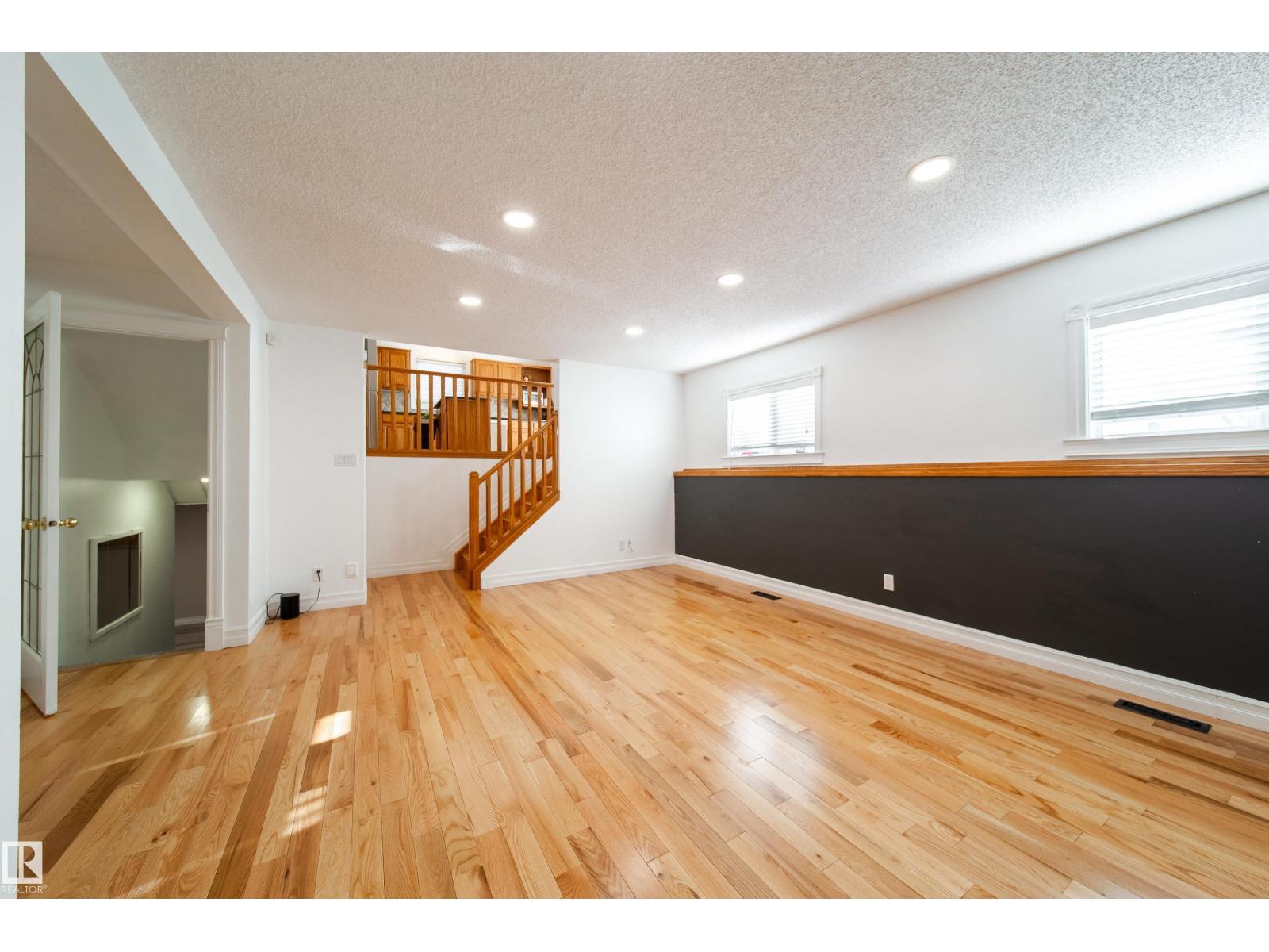 18007 57 AV NW - 33