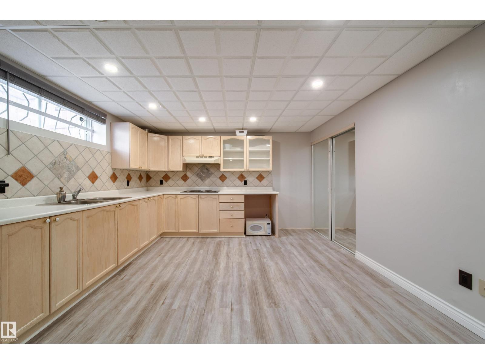 18007 57 AV NW - 39