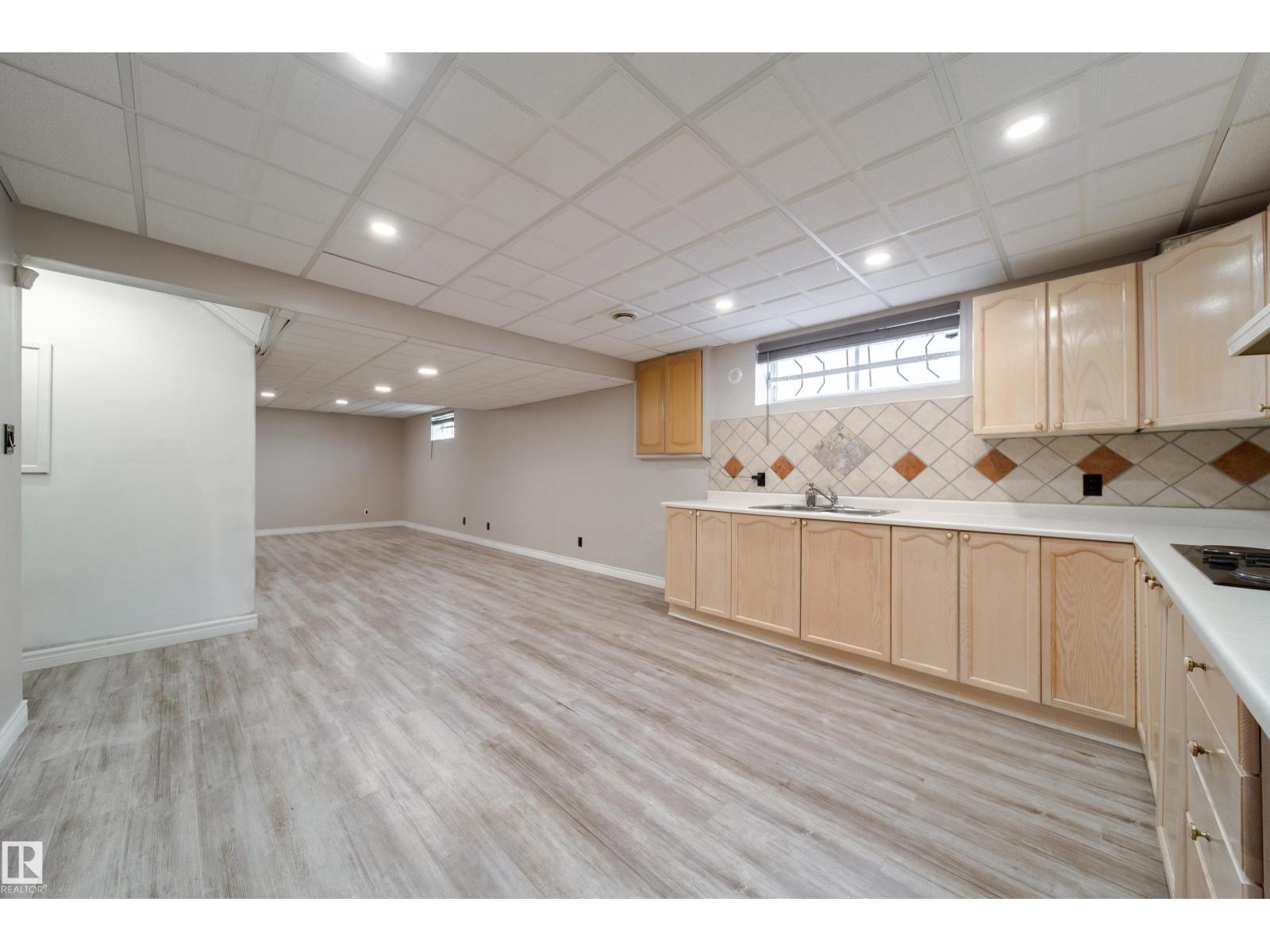 18007 57 AV NW - 41