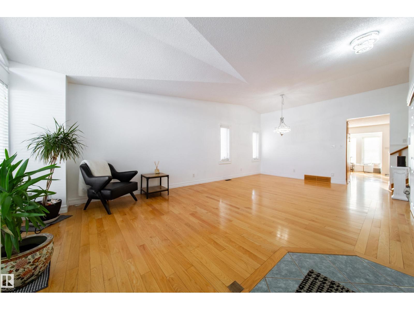18007 57 AV NW - 7
