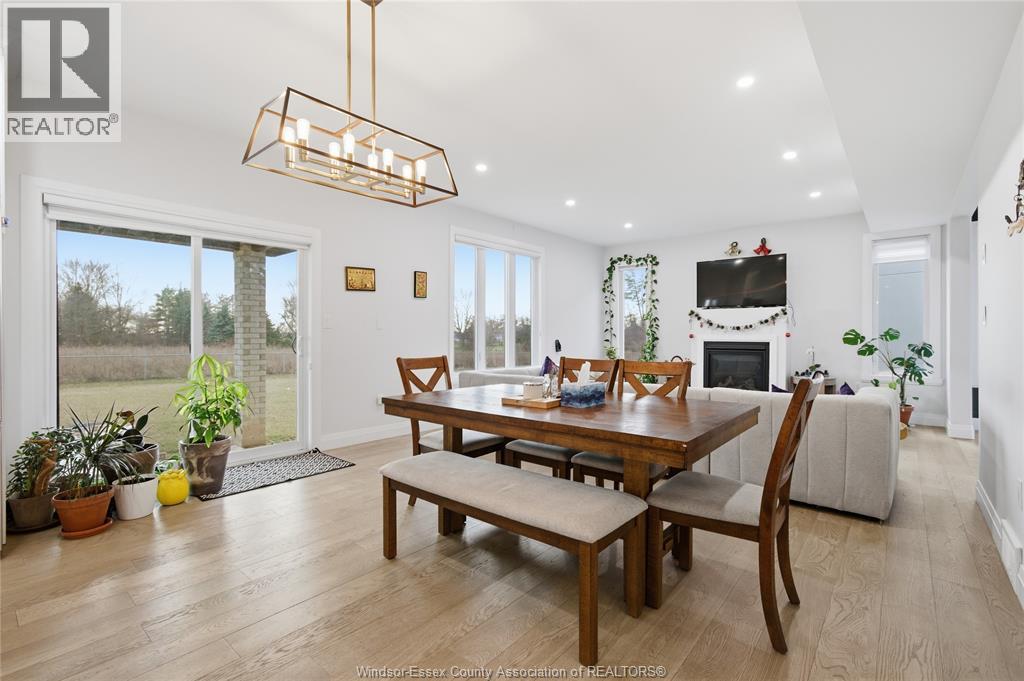 37 KINGSBRIDGE DRIVE - 10