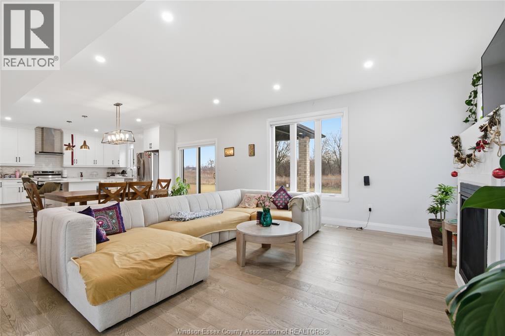 37 KINGSBRIDGE DRIVE - 12