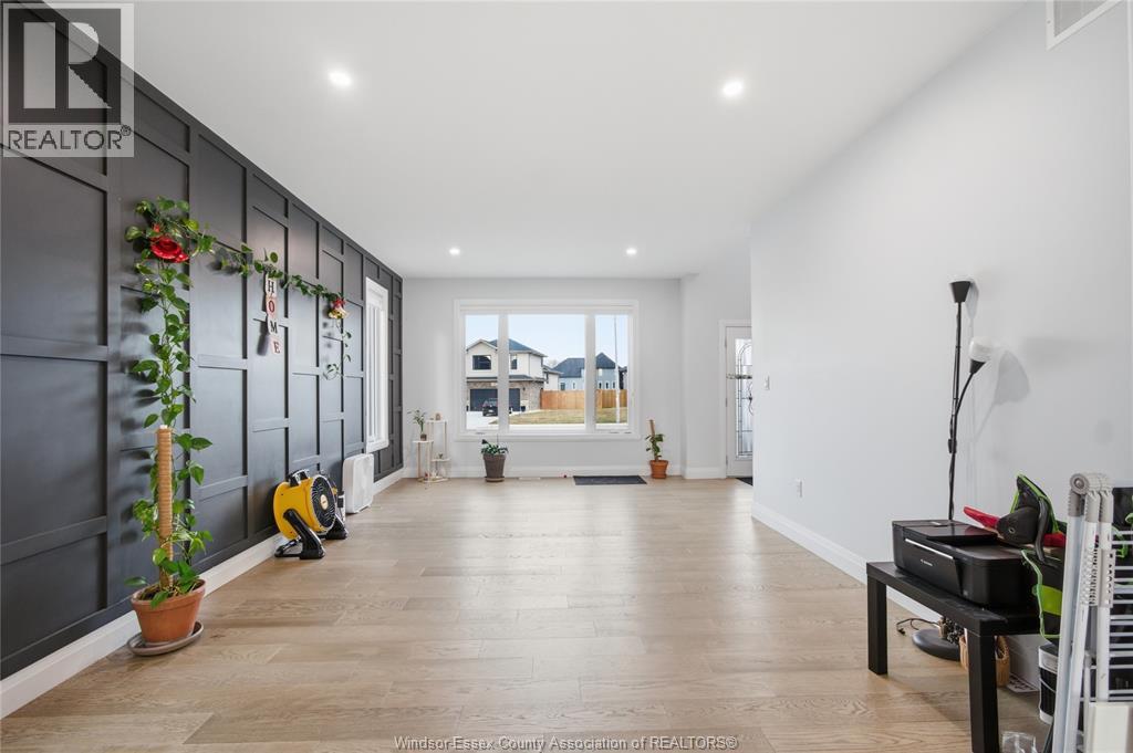 37 KINGSBRIDGE DRIVE - 14