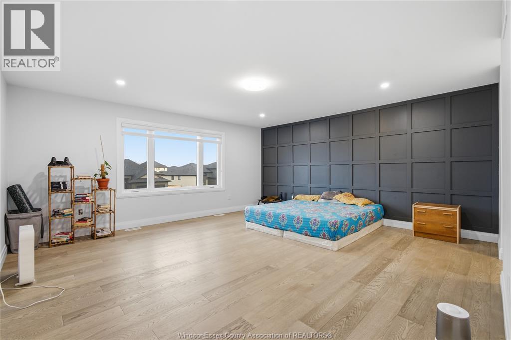 37 KINGSBRIDGE DRIVE - 19