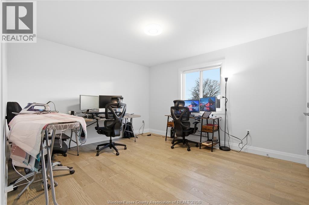 37 KINGSBRIDGE DRIVE - 21