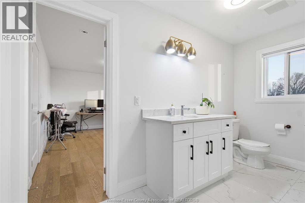 37 KINGSBRIDGE DRIVE - 22