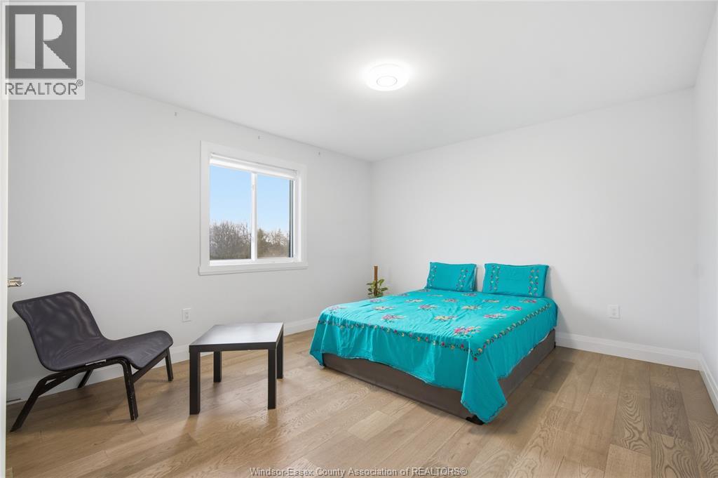 37 KINGSBRIDGE DRIVE - 23