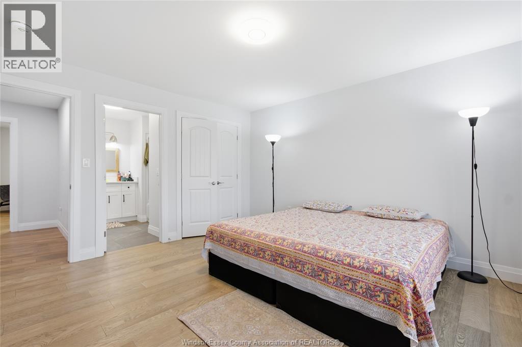 37 KINGSBRIDGE DRIVE - 26