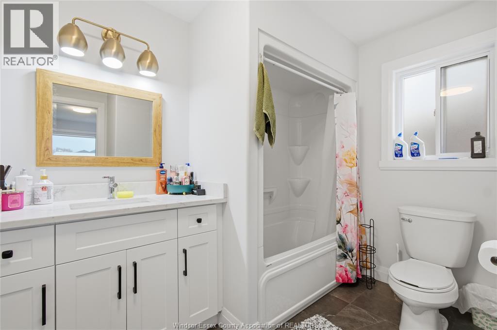 37 KINGSBRIDGE DRIVE - 27