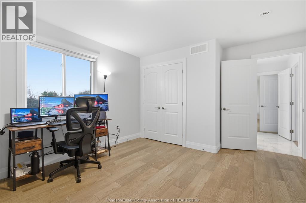37 KINGSBRIDGE DRIVE - 28