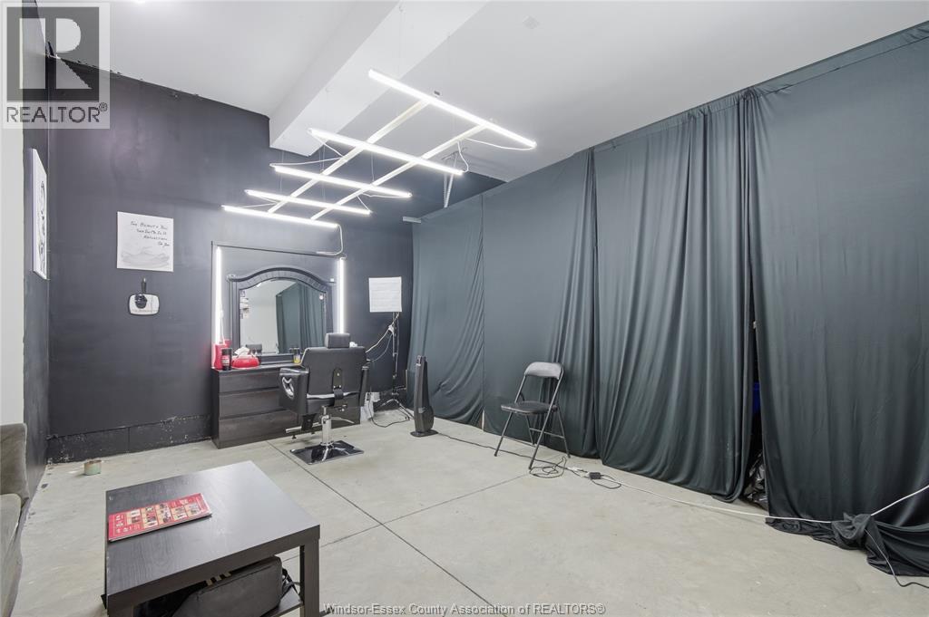 37 KINGSBRIDGE DRIVE - 29
