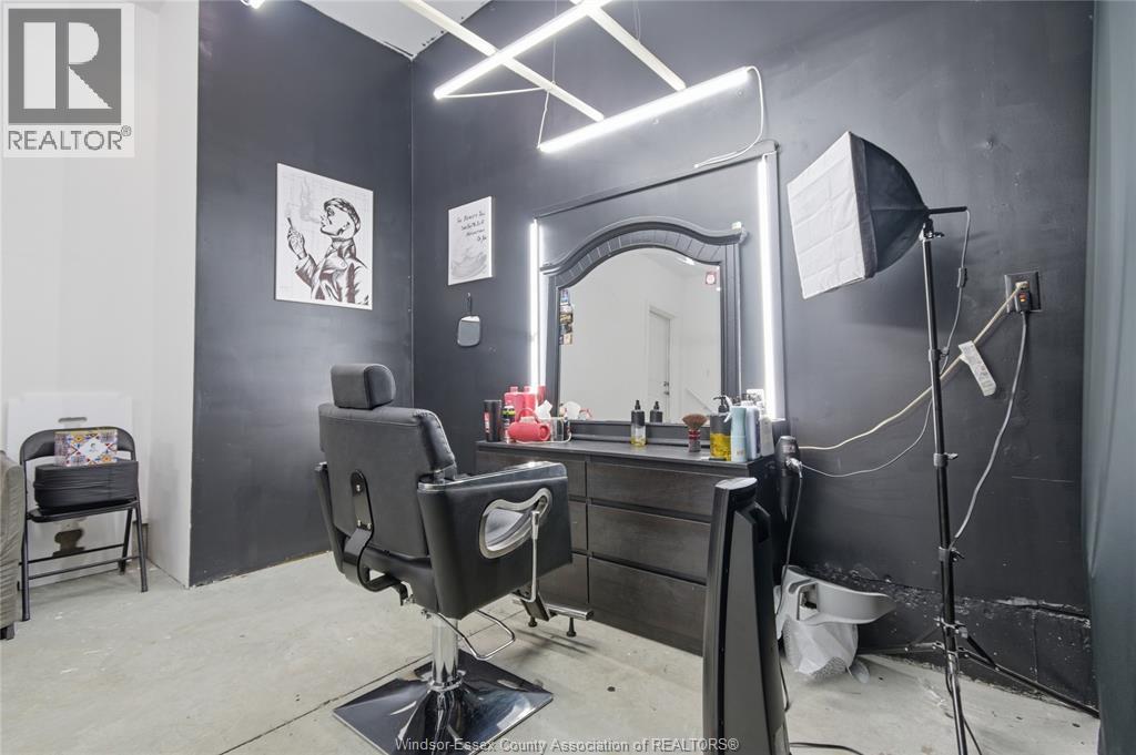 37 KINGSBRIDGE DRIVE - 30