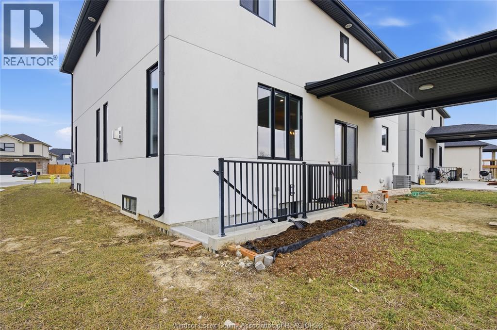 37 KINGSBRIDGE DRIVE - 31