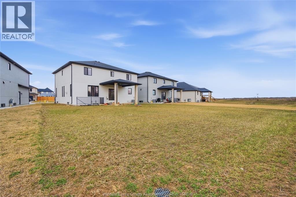 37 KINGSBRIDGE DRIVE - 33