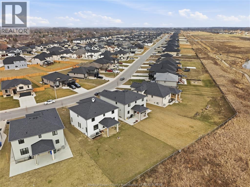 37 KINGSBRIDGE DRIVE - 34