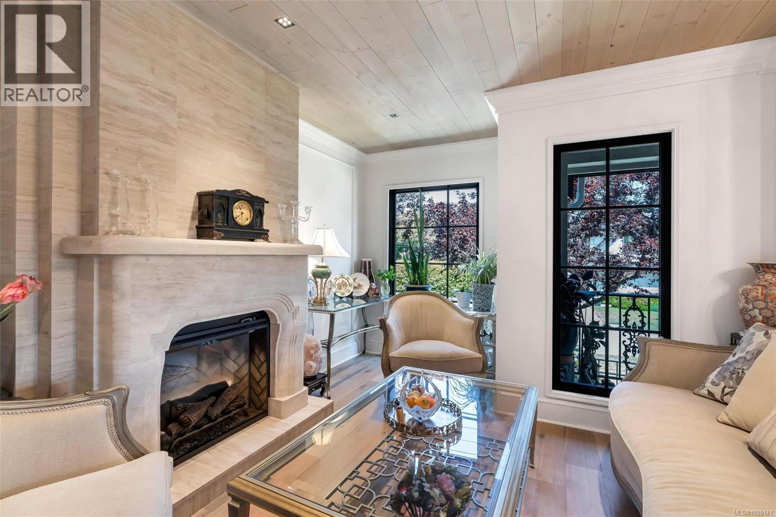 867 VICTORIA AVE - 16