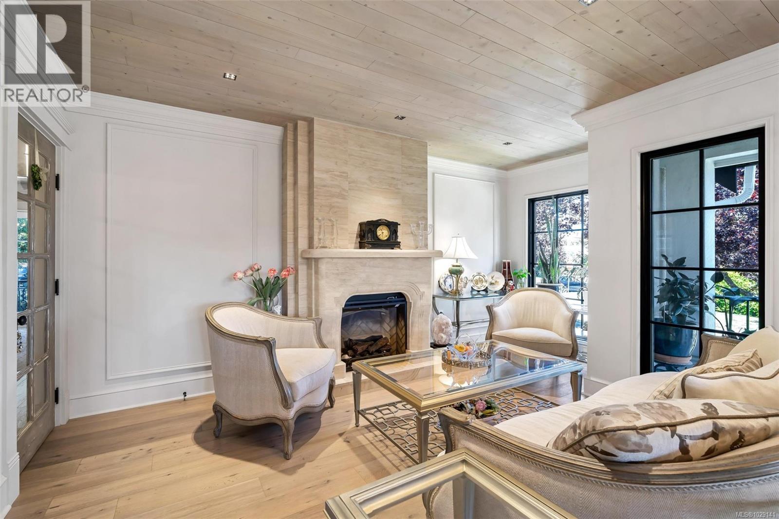 867 VICTORIA AVE - 17