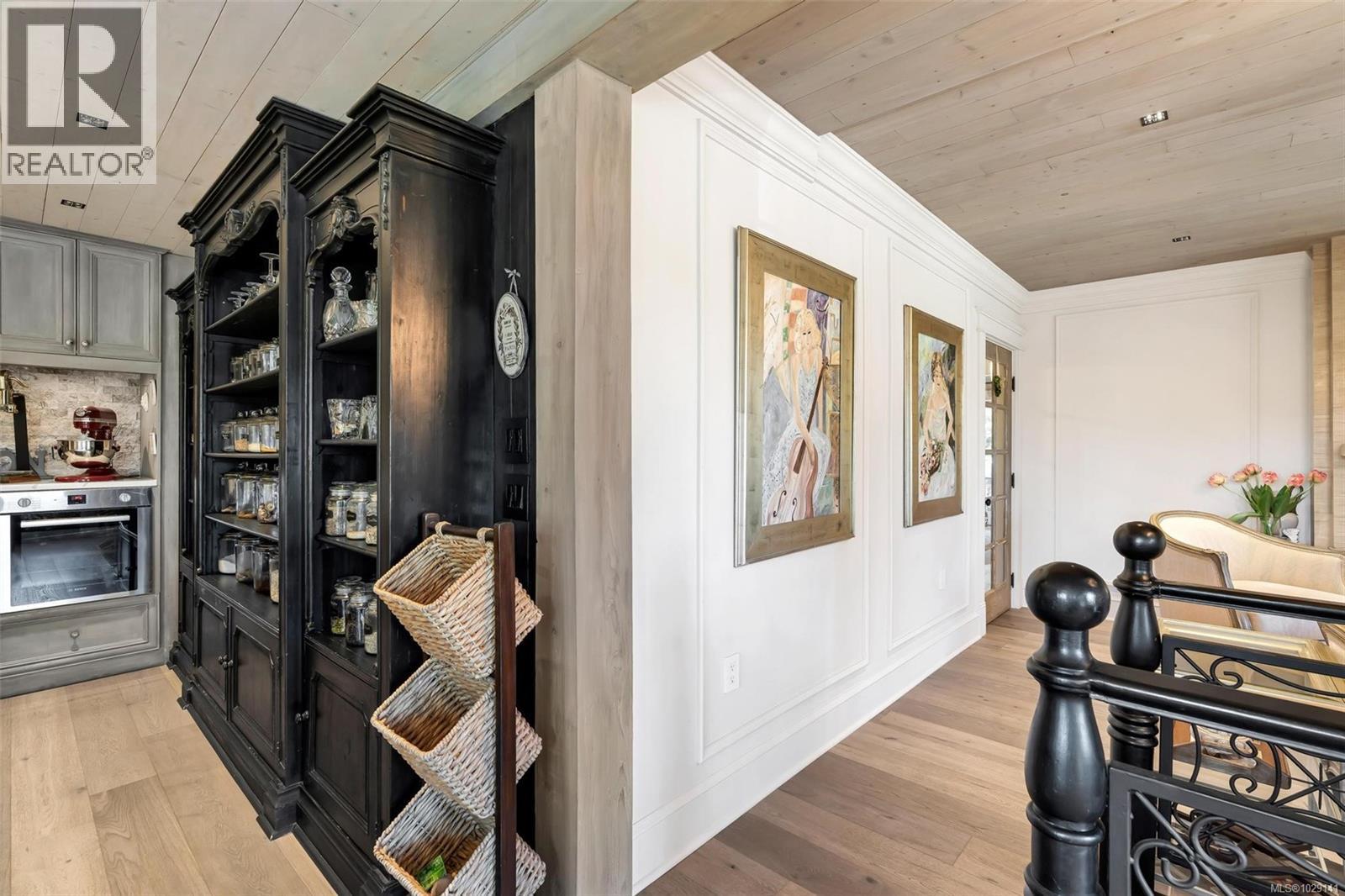 867 VICTORIA AVE - 19