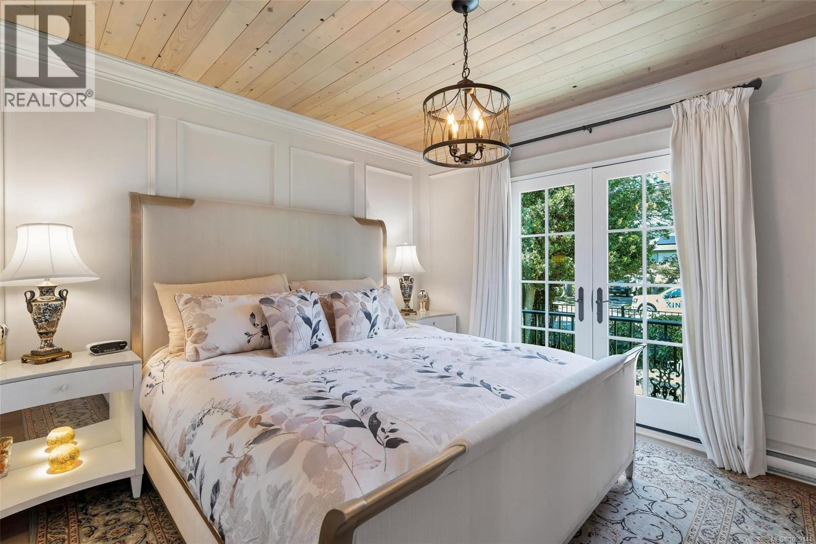 867 VICTORIA AVE - 21