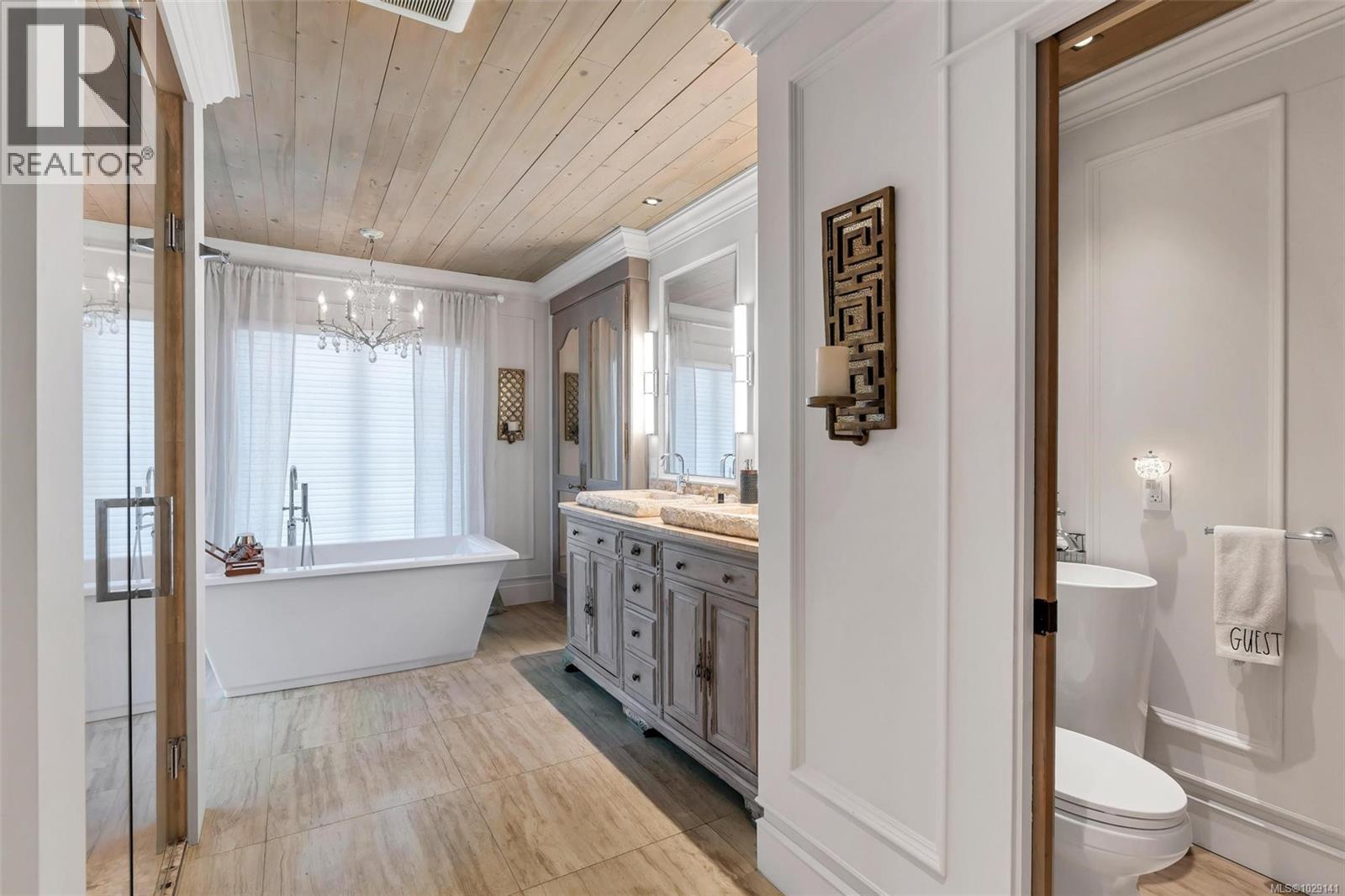 867 VICTORIA AVE - 23