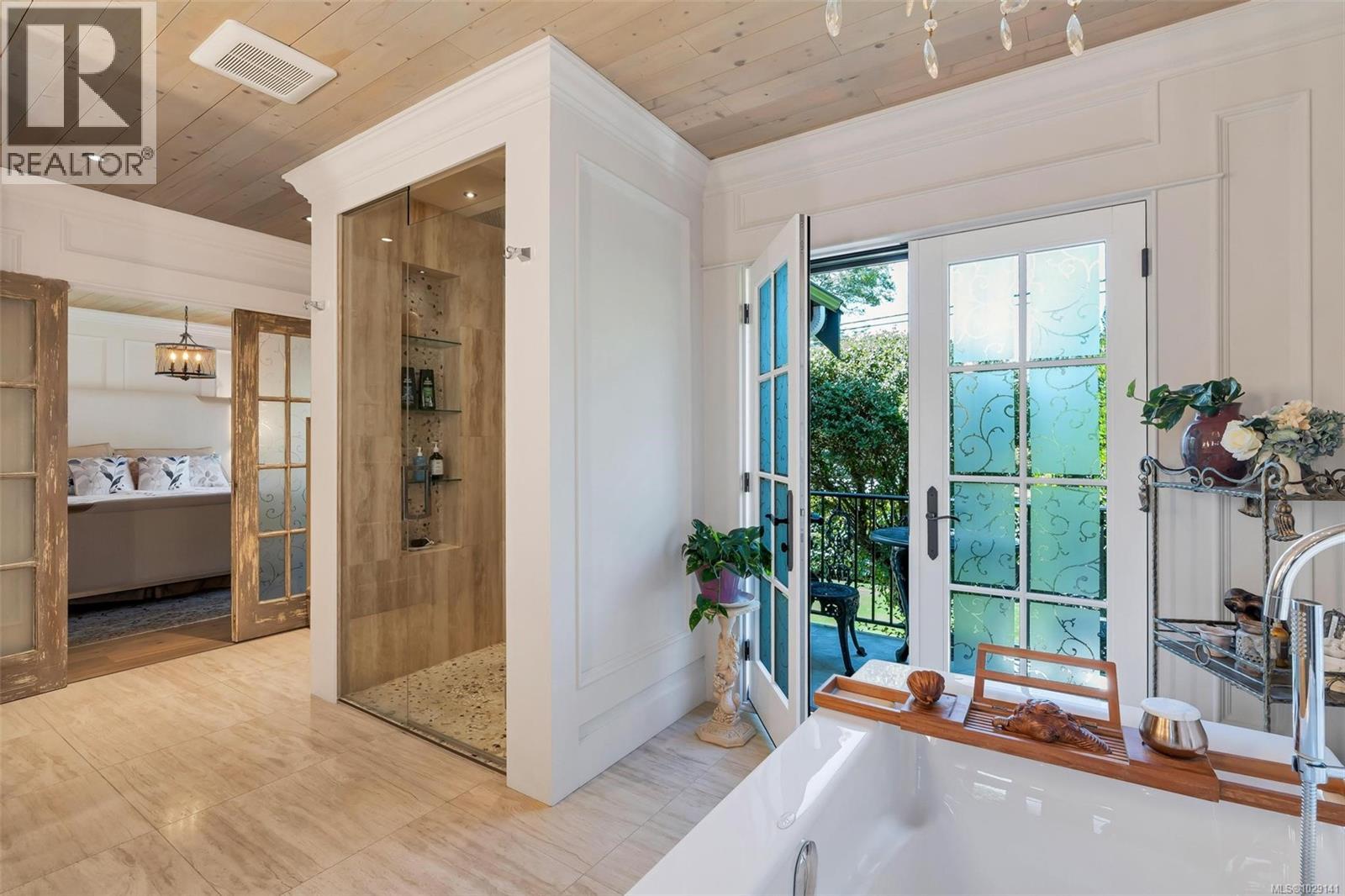 867 VICTORIA AVE - 26