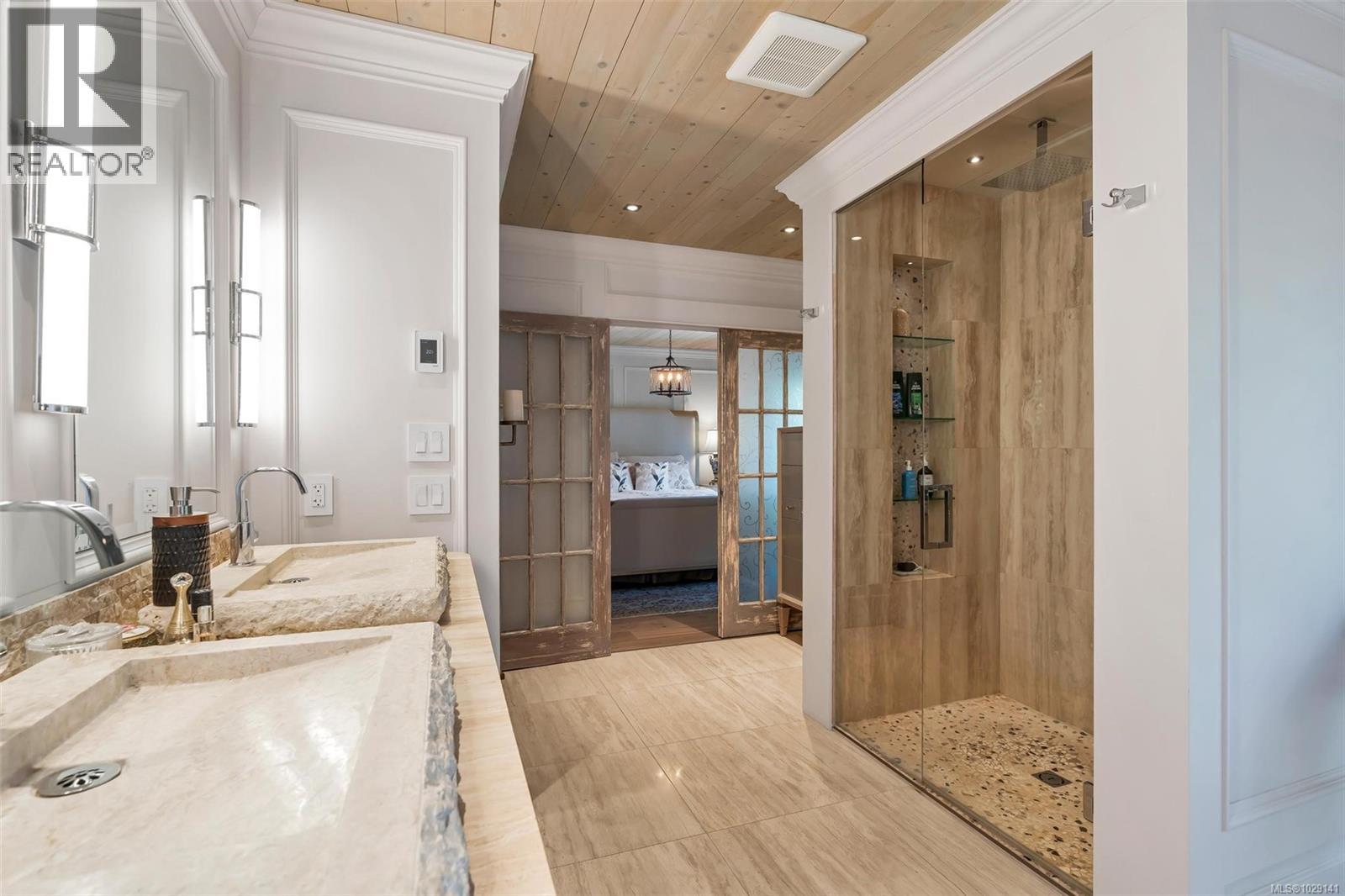 867 VICTORIA AVE - 28