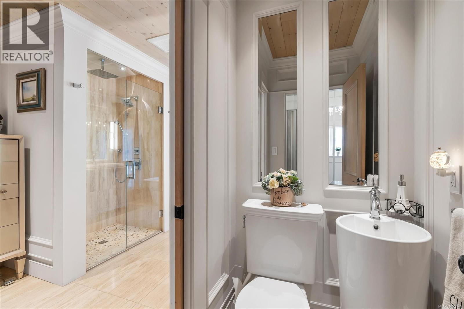 867 VICTORIA AVE - 29