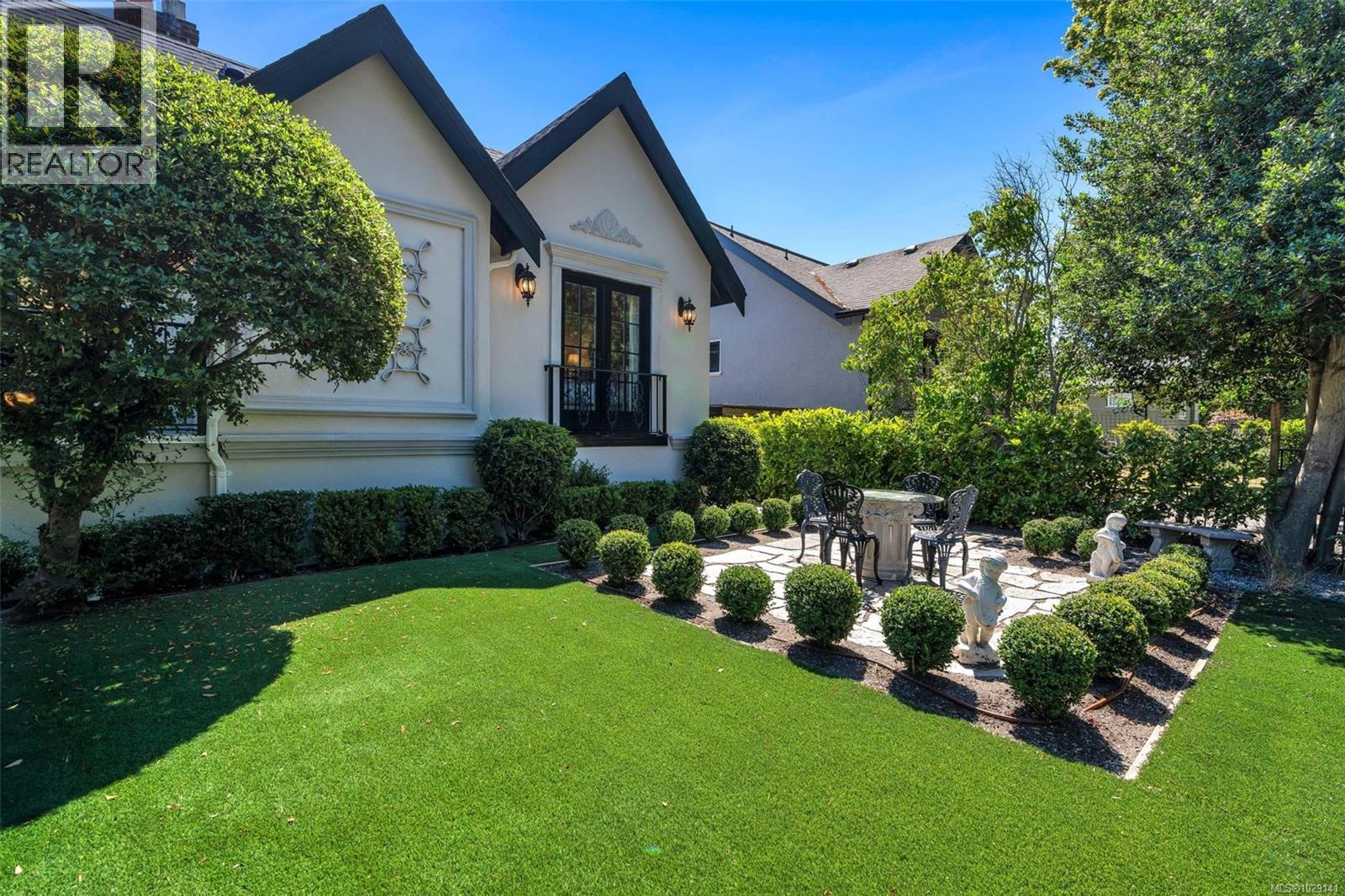 867 VICTORIA AVE - Image 3