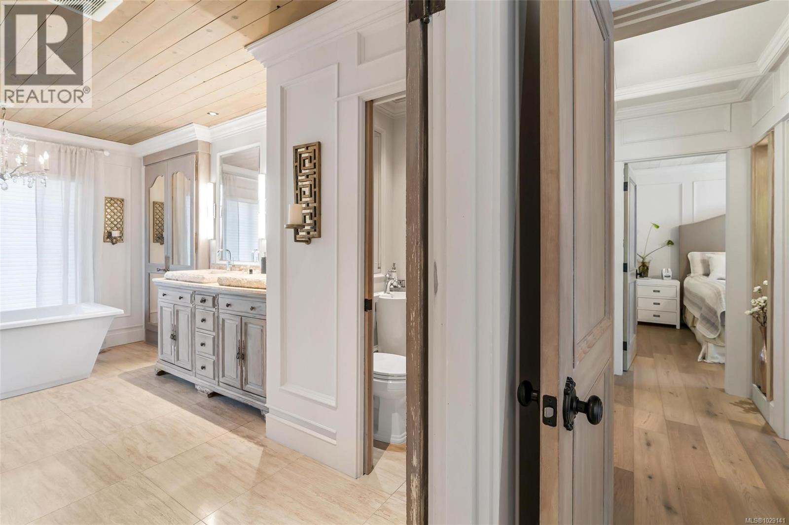 867 VICTORIA AVE - 30