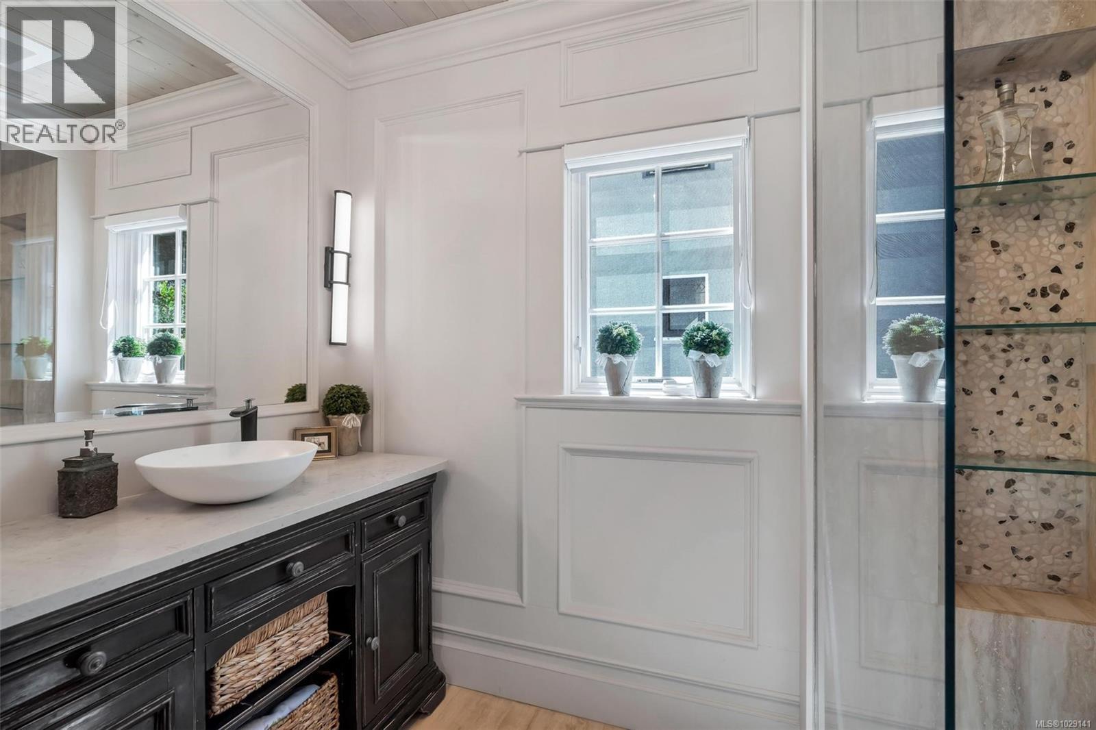 867 VICTORIA AVE - 34