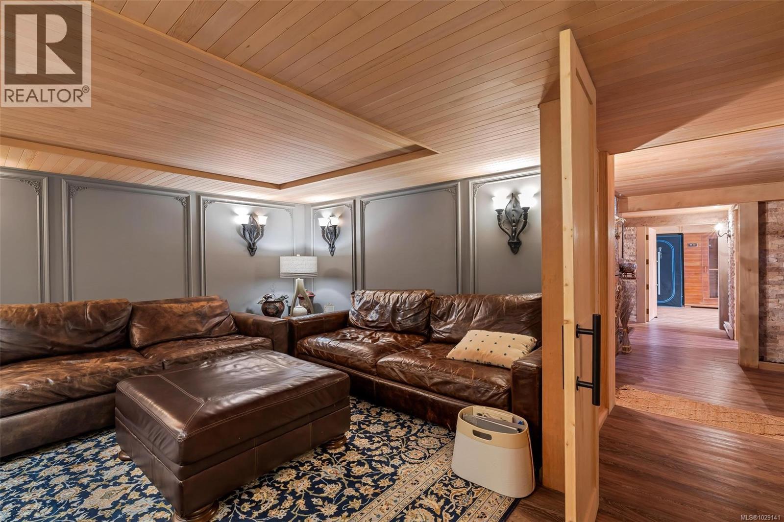 867 VICTORIA AVE - 39