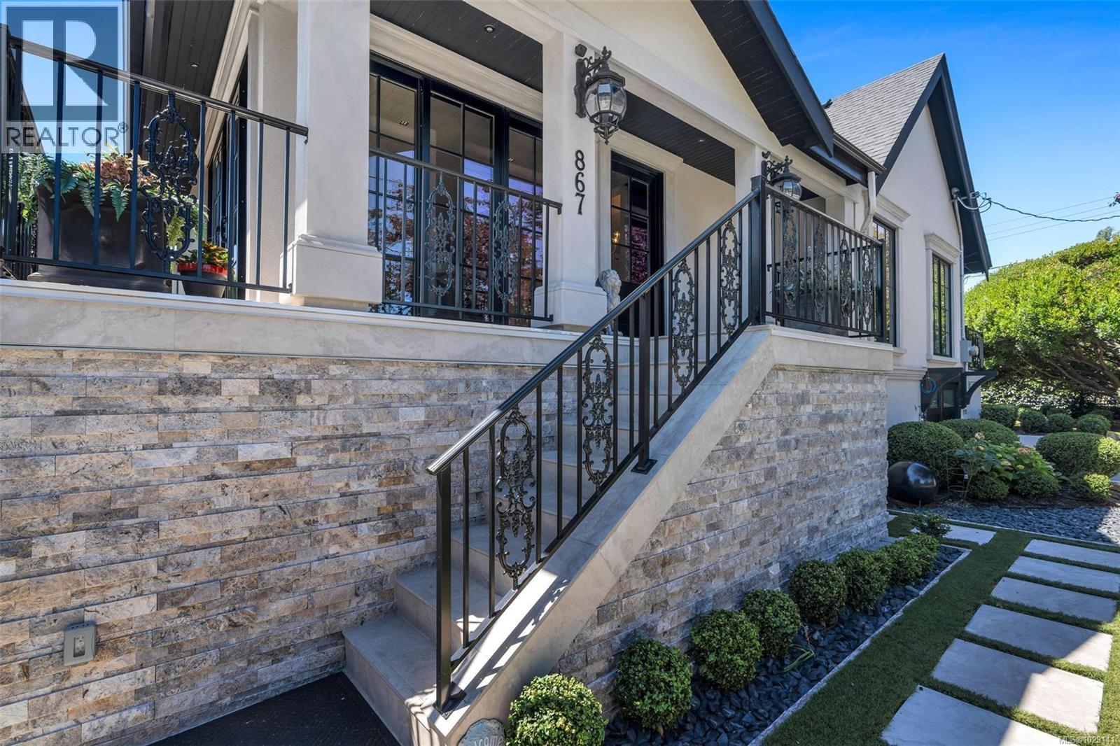 867 VICTORIA AVE - 4