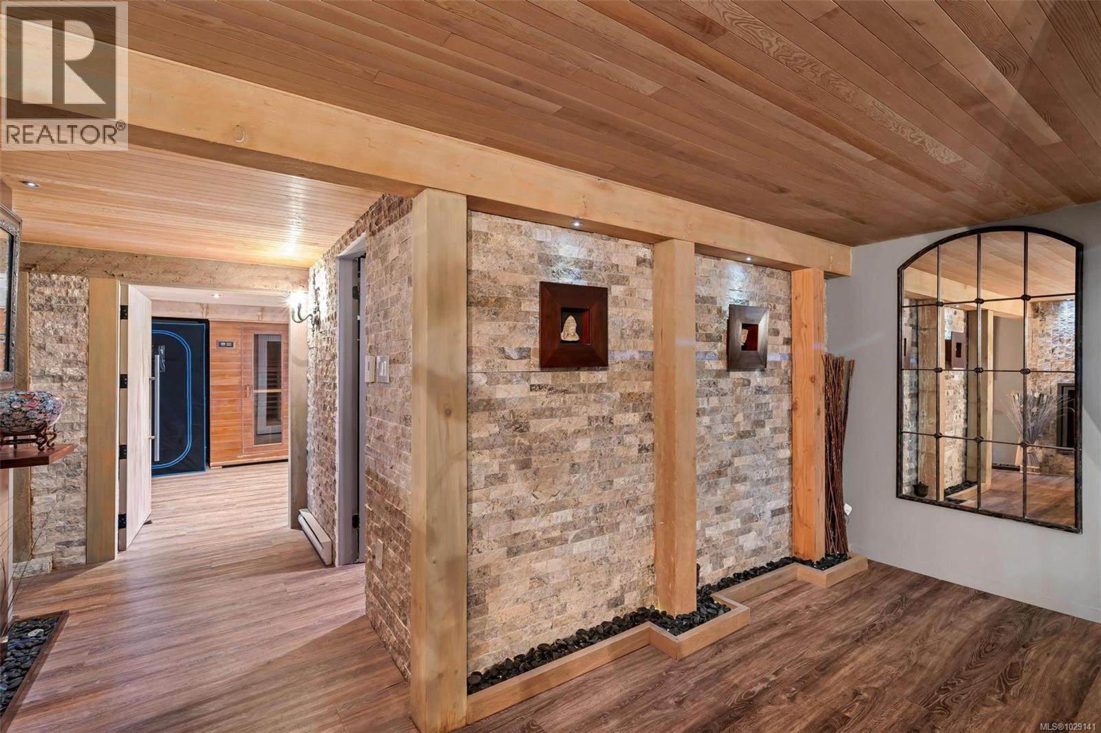 867 VICTORIA AVE - 41