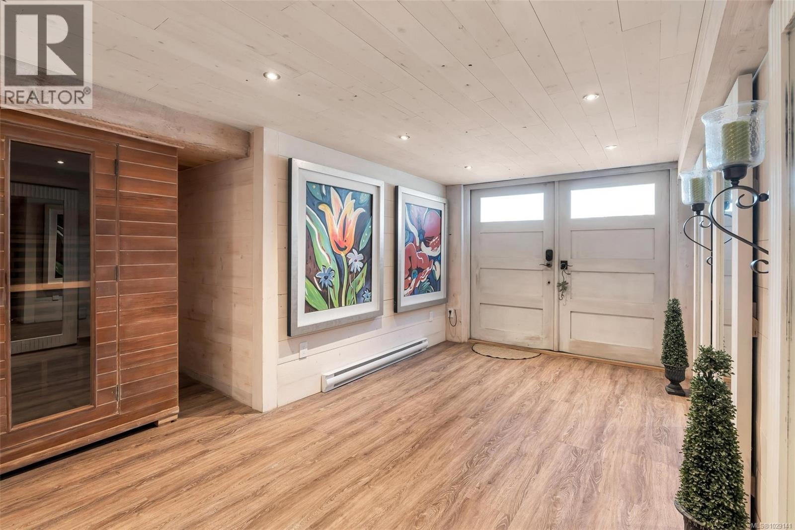 867 VICTORIA AVE - 42